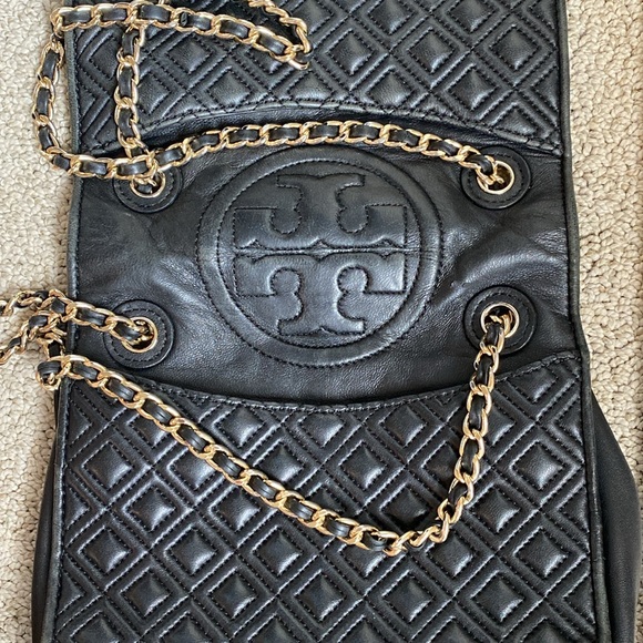 TORY BURCH Savannah Convertible Shoulder Bag - Black with Gold Chain - Picture 2 of 16